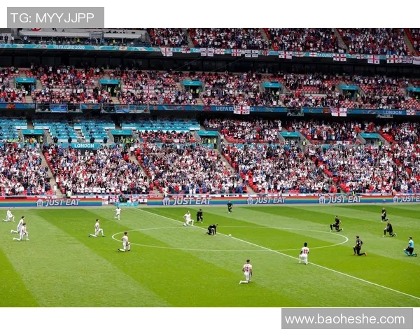 足球卡彩虹套紫碎冰球星限量版珍藏独特魅力引领市场新风潮